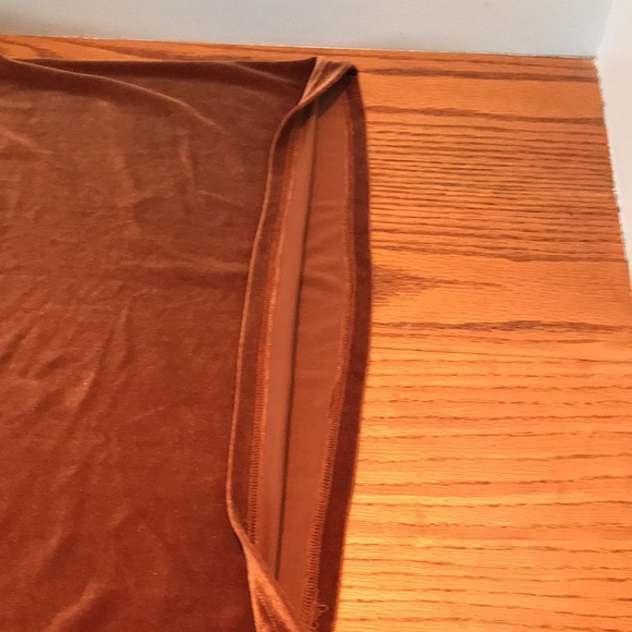 Draper’s & Damon’s medium petite velour short sleeve shirt. Like new condition! - Picture 7 of 7